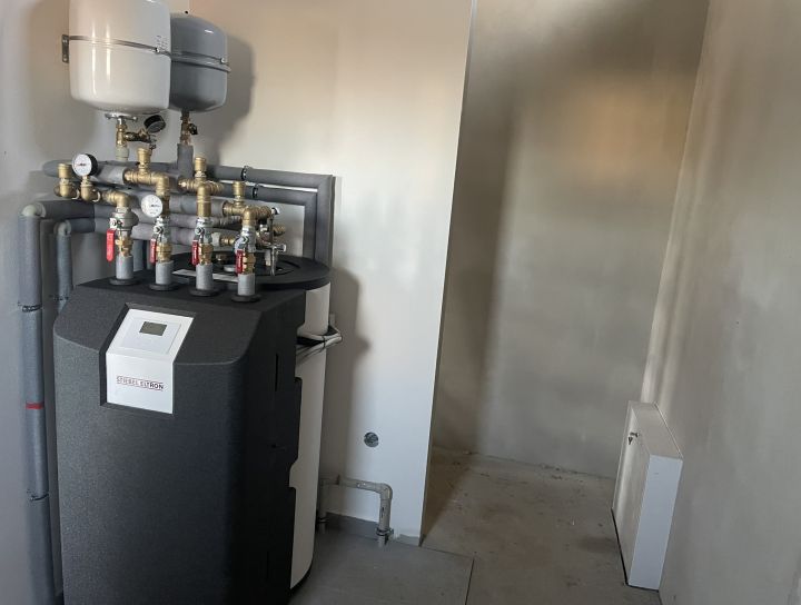 Montáž tepelného čerpadla Stiebel Eltron HPA-O 4 Plus - RD Střelice