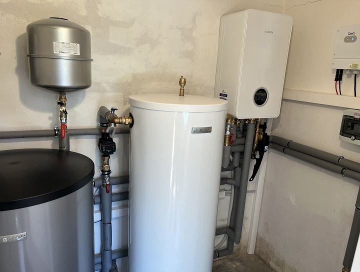 Montáž tepelného čerpadla Bosch Compress 5800i W - RD Starovičky