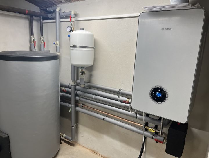 Montáž plynového kotelny Bosch CG 8700i - RD Dobé Poled