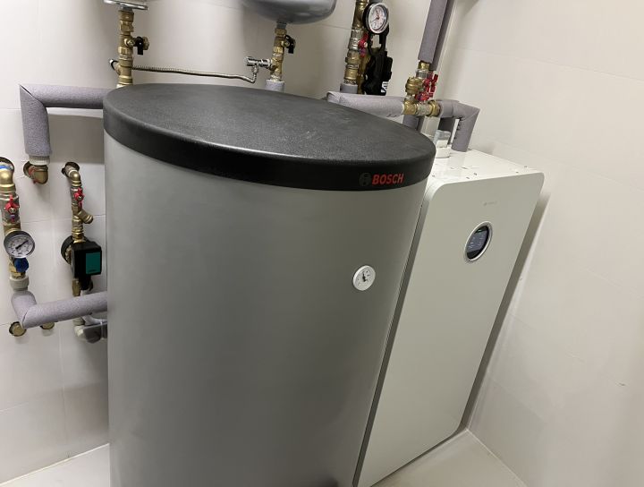 Montáž tepelného čerpadla Bosch Compress 5800i AW 7 - Pouzdřany