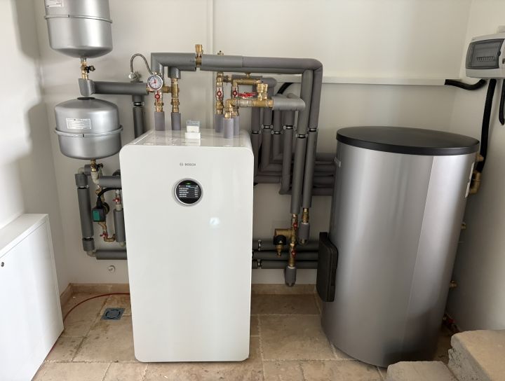 Montáž tepelného čerpadla Bosch Compress 5800i AW 7 - RD Šakvice