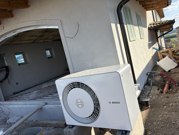 Montáž tepelného čerpadla Bosch Compress 5800i AW 7 - RD Šakvice